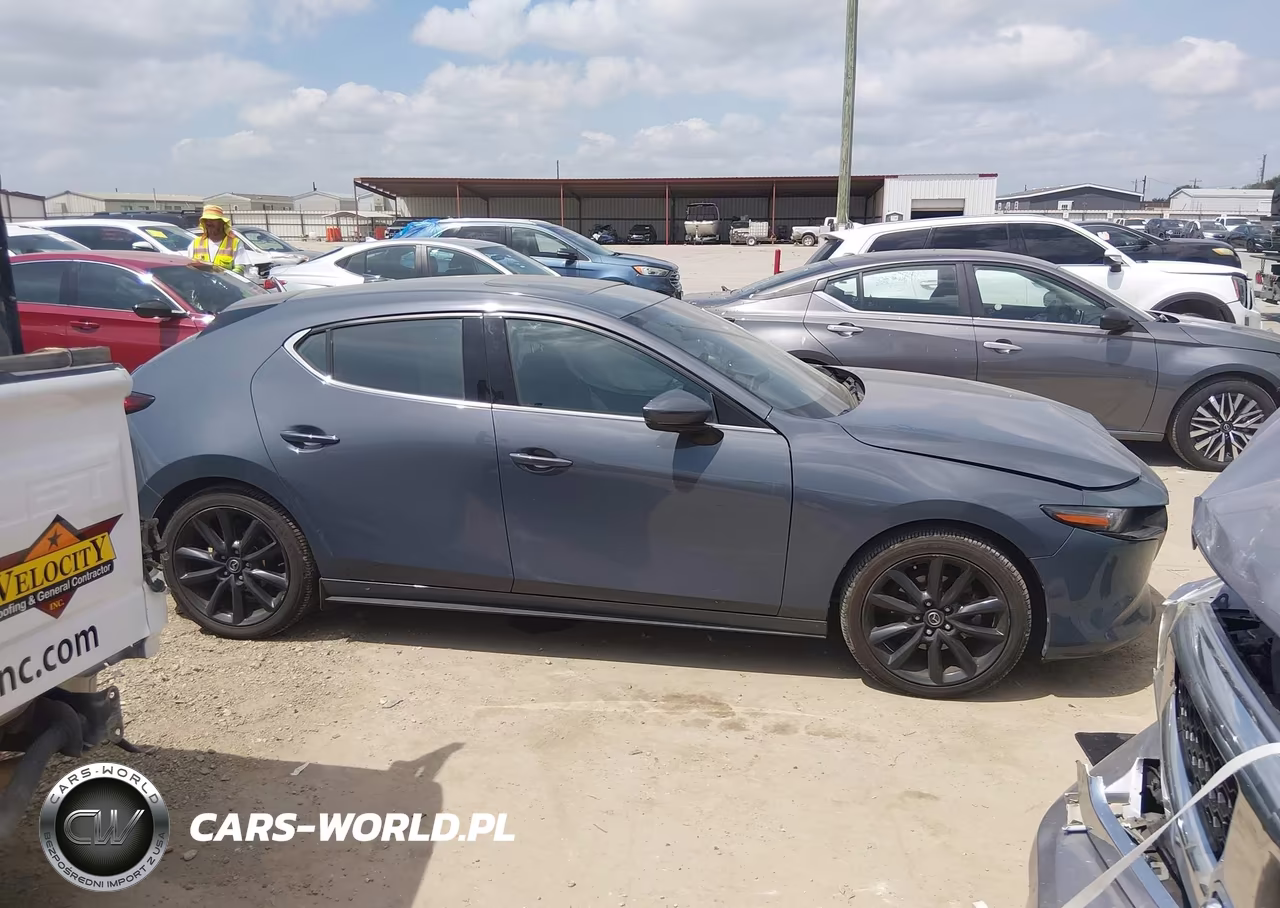2020 Mazda Mazda3 Premium Package VIN:JM1BPBNM4L1156973 - 13