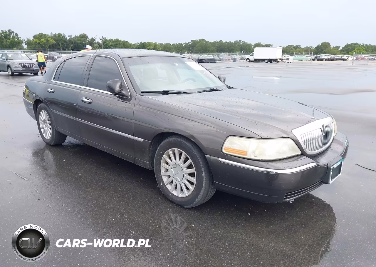 2005 Lincoln Town Car Signature