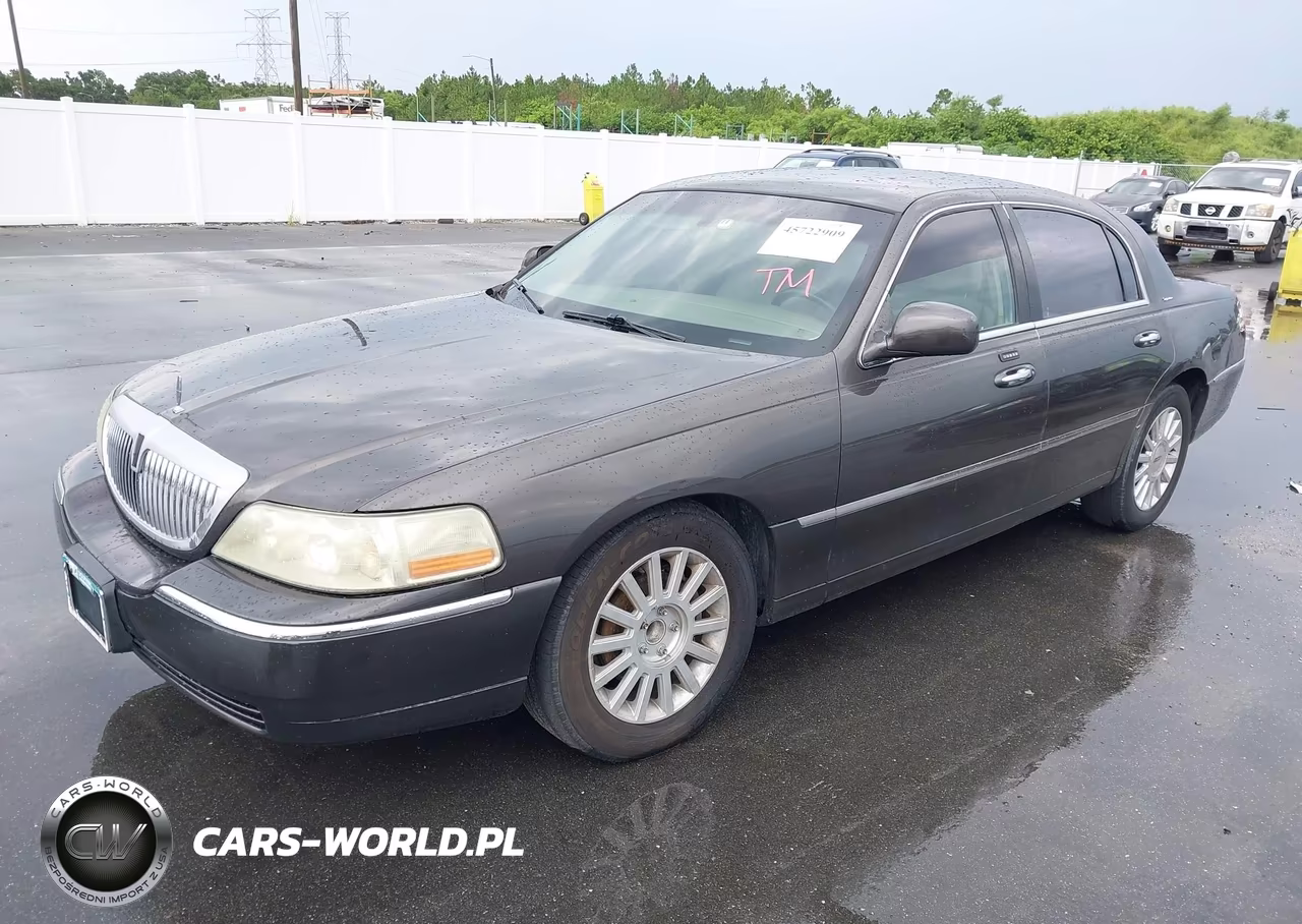2005 Lincoln Town Car Signature VIN:1LNHM81W05Y608615 - 2