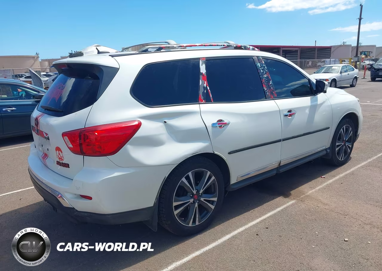 2017 Nissan Pathfinder Platinum VIN:5N1DR2MNXHC637055 - 4