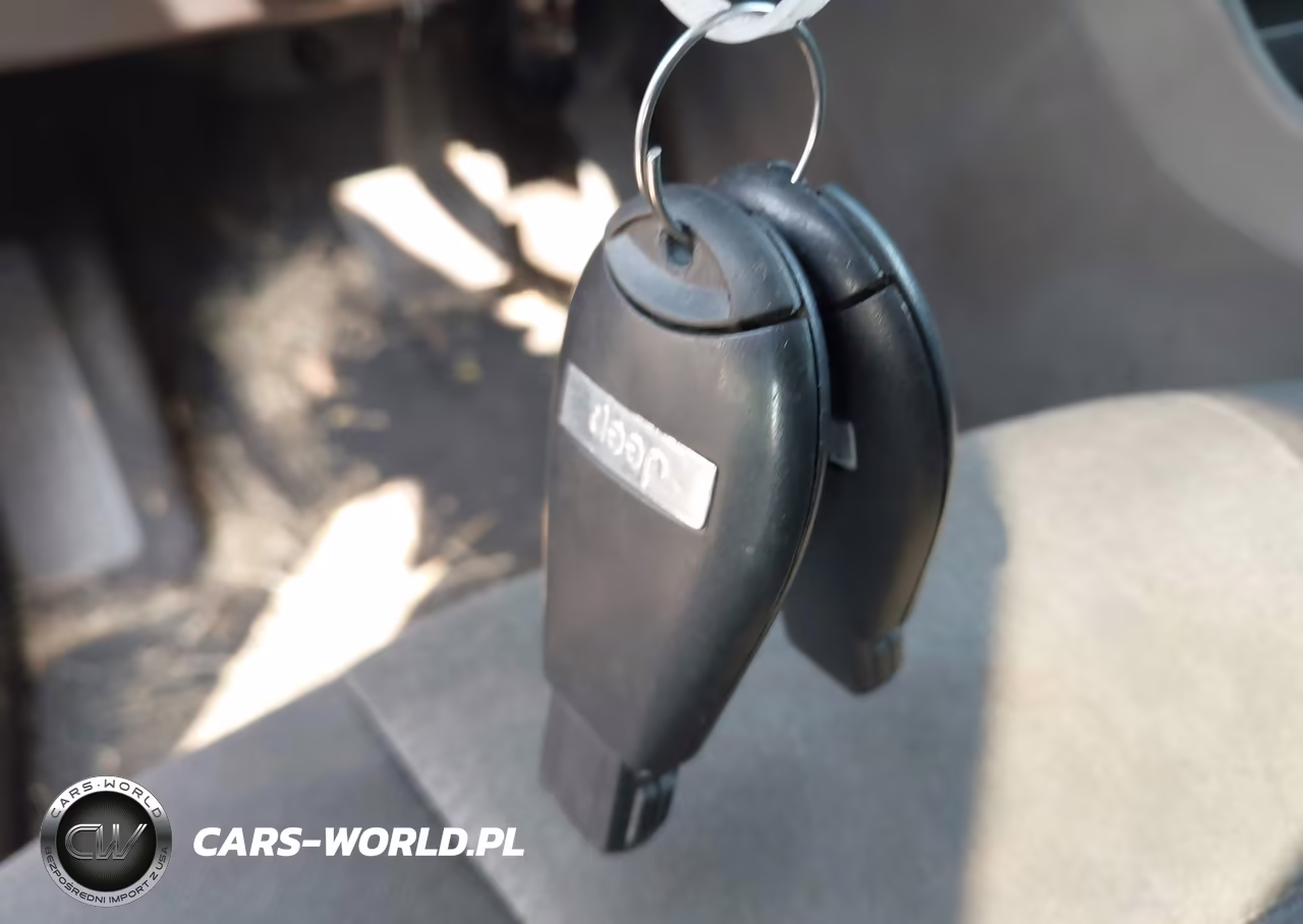 2018 Jeep Cherokee Latitude 4X4 VIN:1C4PJMCXXJD507610 - 11