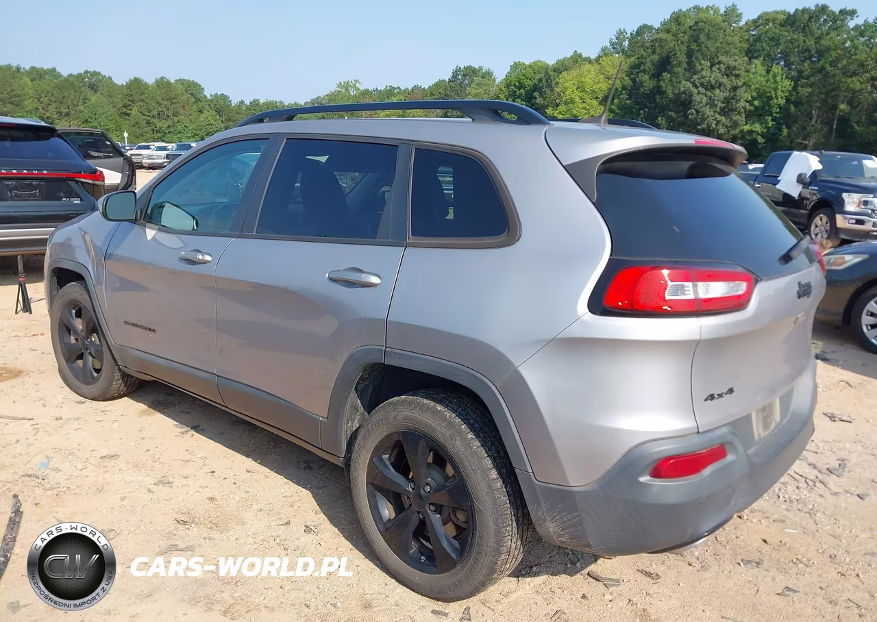 2018 Jeep Cherokee Latitude 4X4 VIN:1C4PJMCXXJD507610 - 3