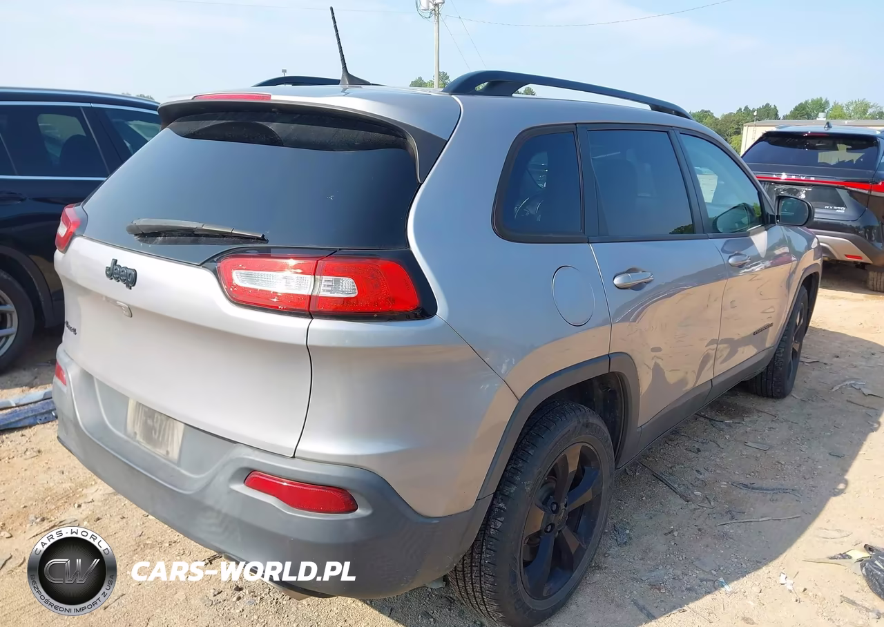 2018 Jeep Cherokee Latitude 4X4 VIN:1C4PJMCXXJD507610 - 4