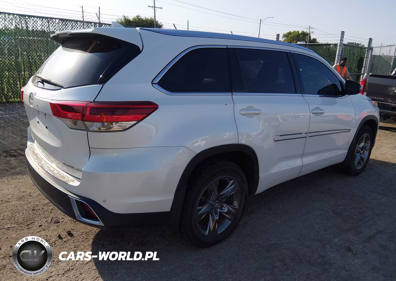 2018 Toyota Highlander Limited Platinum VIN:5TDDZRFH3JS880375 - 4