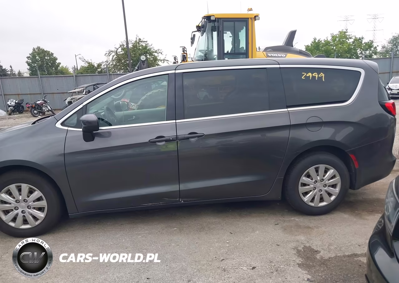 2018 Chrysler Pacifica L VIN:2C4RC1AGXJR355877 - 14