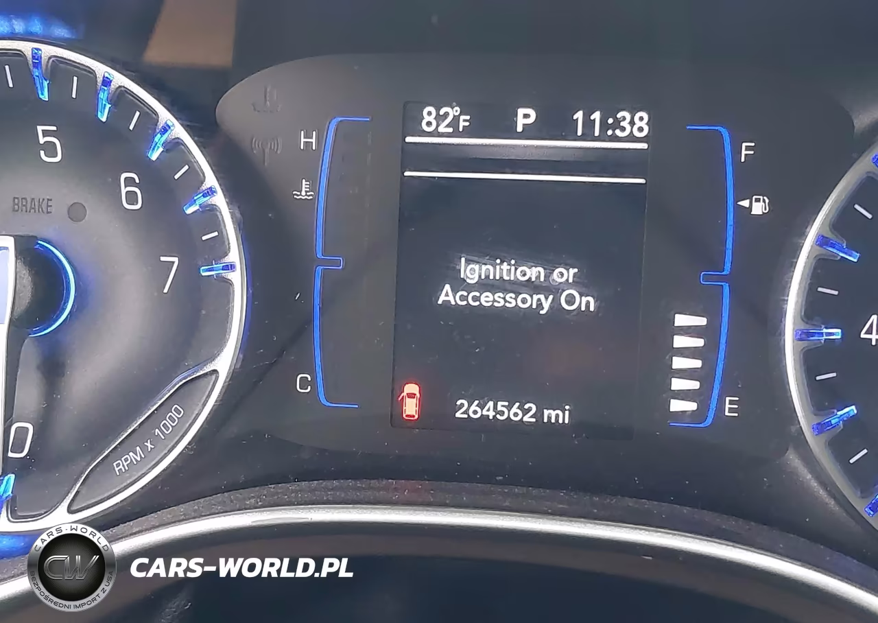 2018 Chrysler Pacifica L VIN:2C4RC1AGXJR355877 - 15
