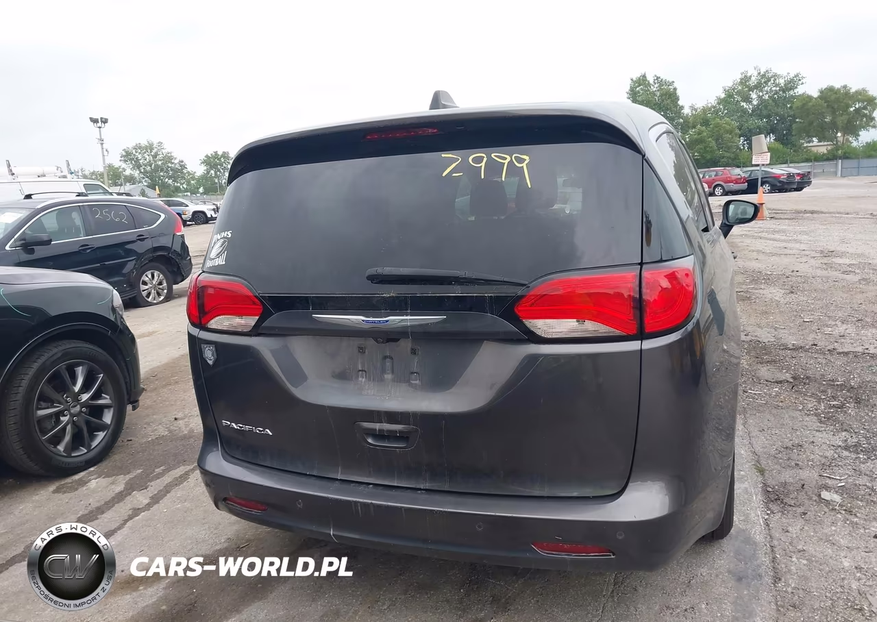 2018 Chrysler Pacifica L VIN:2C4RC1AGXJR355877 - 16