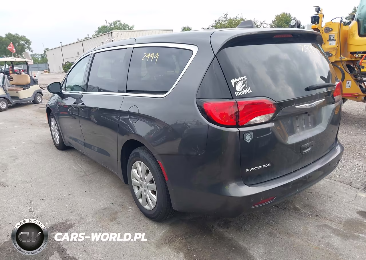 2018 Chrysler Pacifica L VIN:2C4RC1AGXJR355877 - 3
