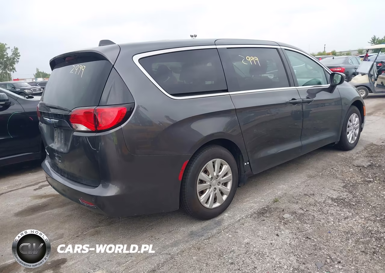 2018 Chrysler Pacifica L VIN:2C4RC1AGXJR355877 - 4