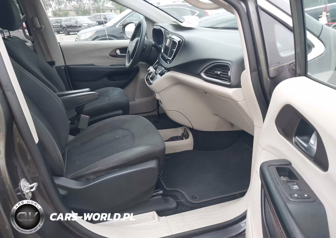 2018 Chrysler Pacifica L VIN:2C4RC1AGXJR355877 - 5