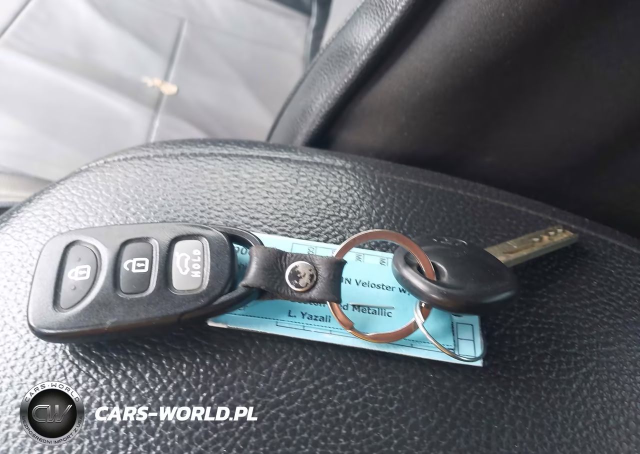 2017 Hyundai Veloster VIN:KMHTC6AD3HU317506 - 11