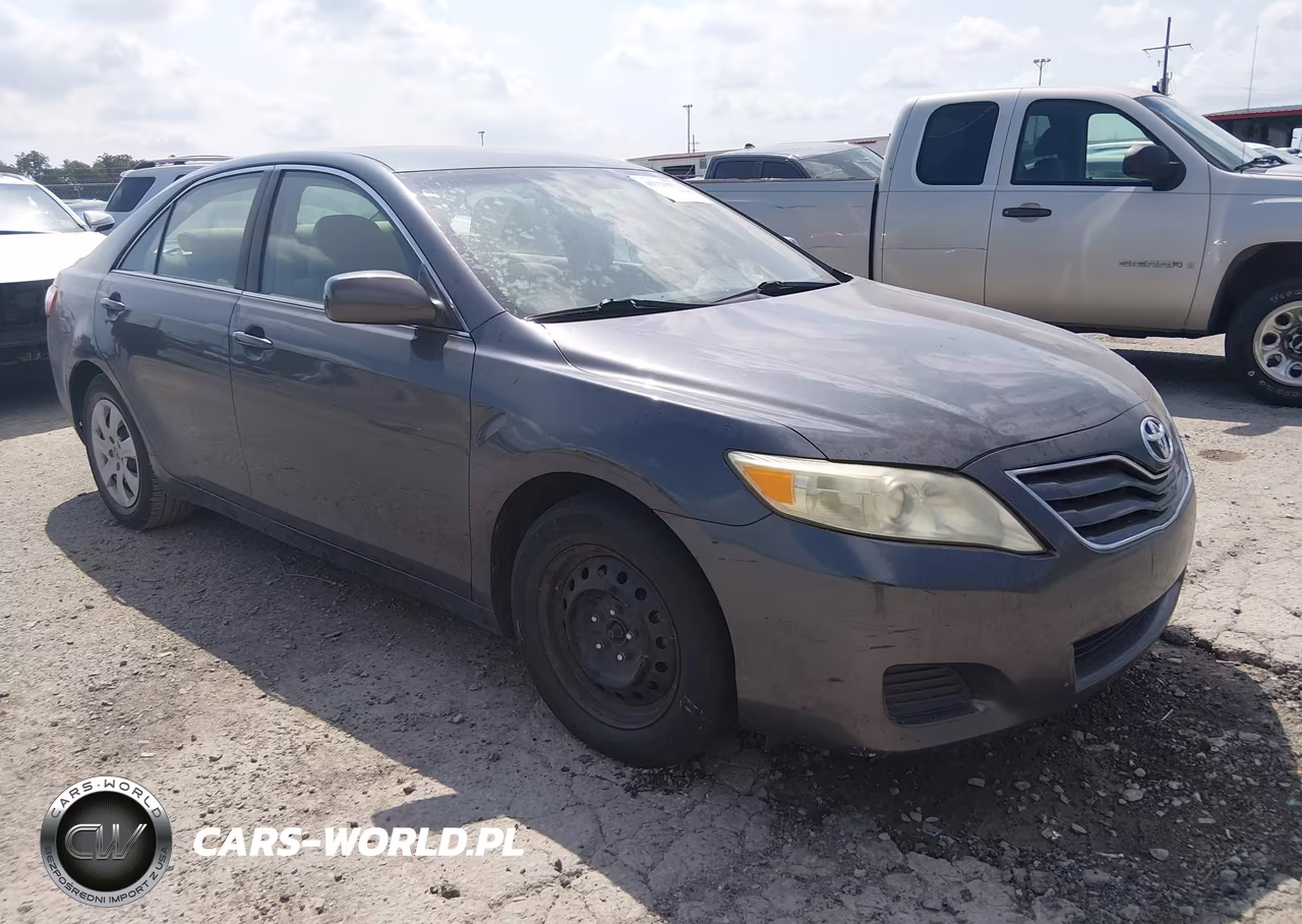 2010 Toyota Camry Le – zdjęcie 1 z 11