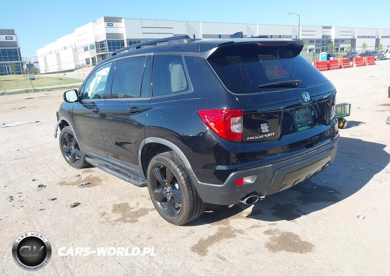 2019 Honda Passport Elite VIN:5FNYF8H06KB001372 - 3