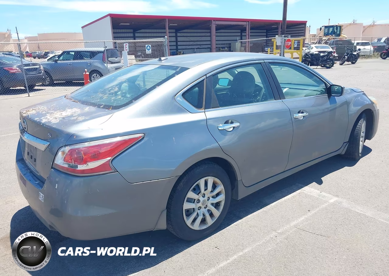 2015 Nissan Altima 2.5 S VIN:1N4AL3AP5FC232728 - 4