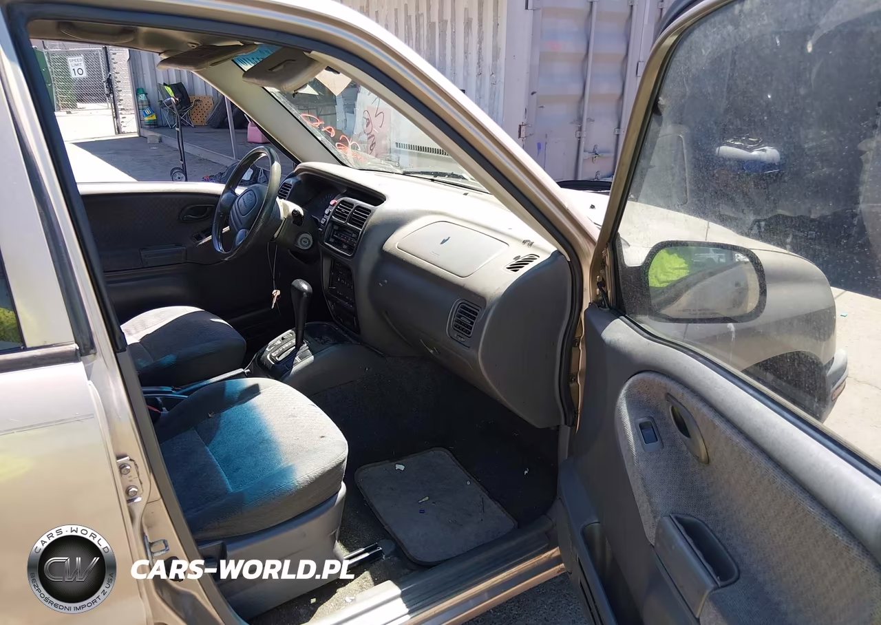 2002 Chevrolet Tracker Hard Top Base VIN:2CNBE13C626942162 - 5