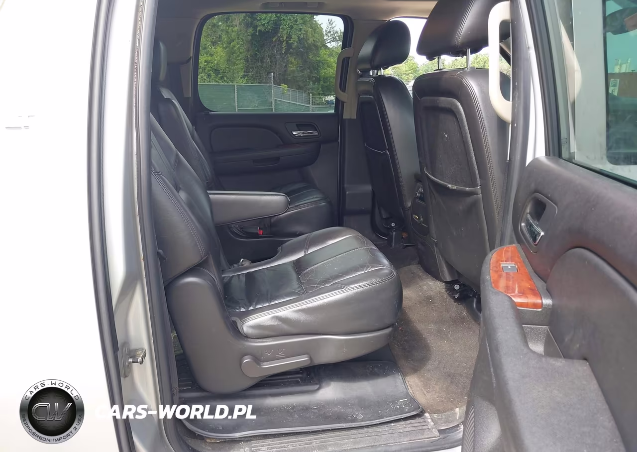 2011 Chevrolet Suburban Lt VIN:1GNSKJE37BR221158 - 8