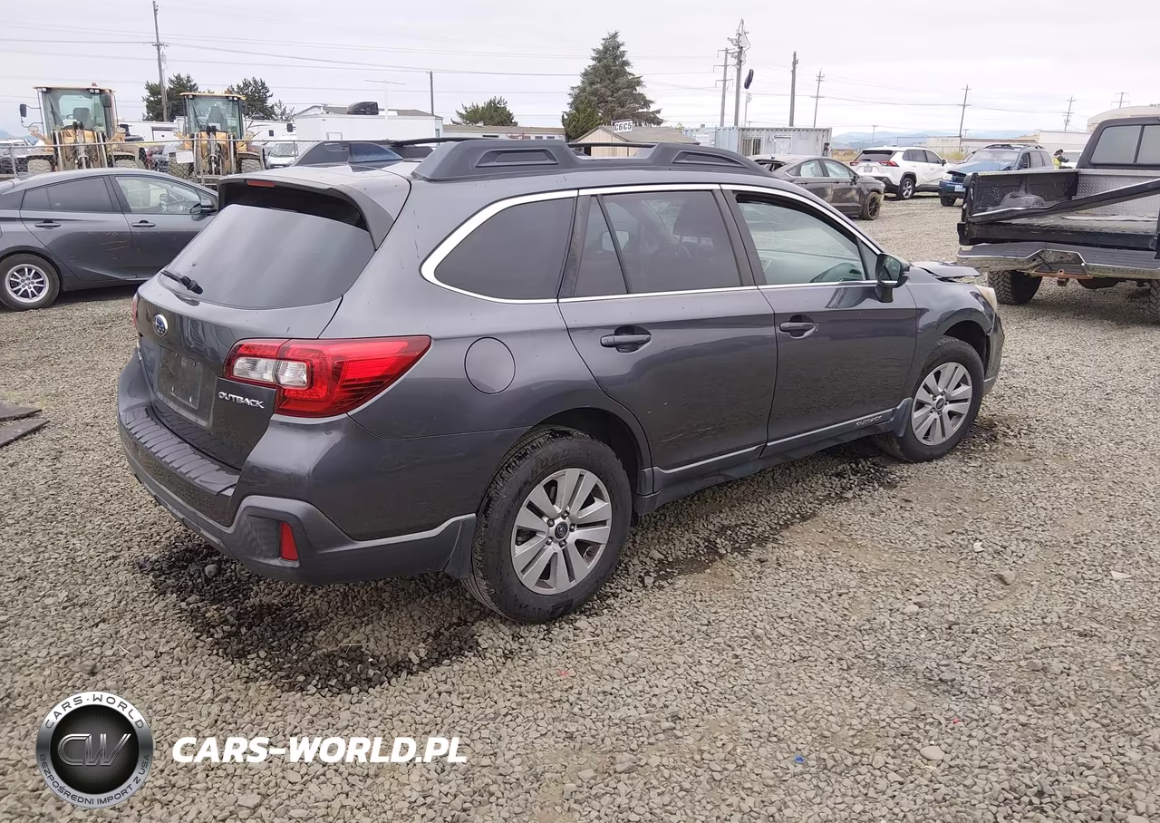 2018 Subaru Outback 2.5I Premium VIN:4S4BSAFC9J3307284 - 4