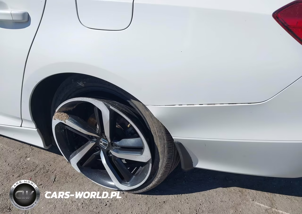 2018 Honda Accord Sport VIN:1HGCV1F3XJA189257 - 16