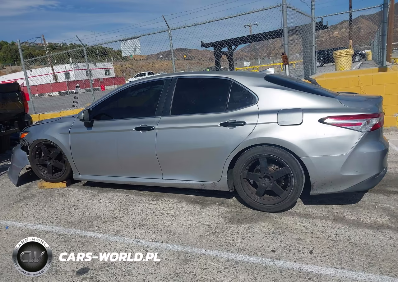 2019 Toyota Camry Le VIN:4T1B11HK1KU197060 - 14