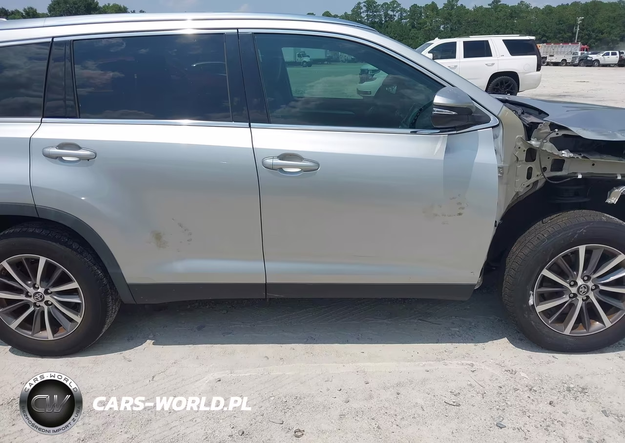 2019 Toyota Highlander Xle VIN:5TDKZRFH2KS561316 - 13
