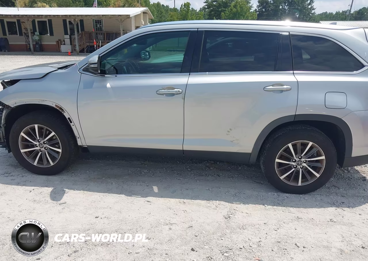 2019 Toyota Highlander Xle VIN:5TDKZRFH2KS561316 - 14