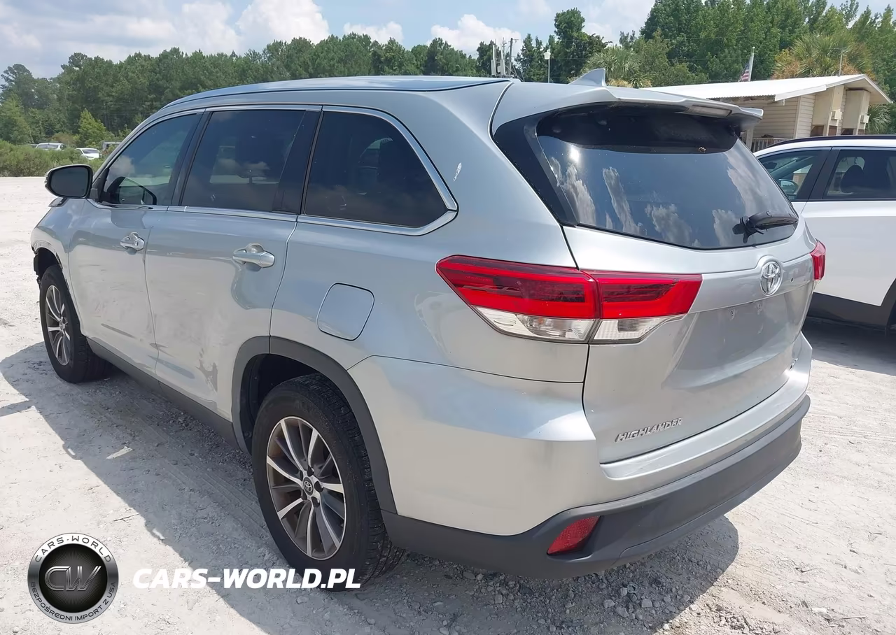 2019 Toyota Highlander Xle VIN:5TDKZRFH2KS561316 - 3