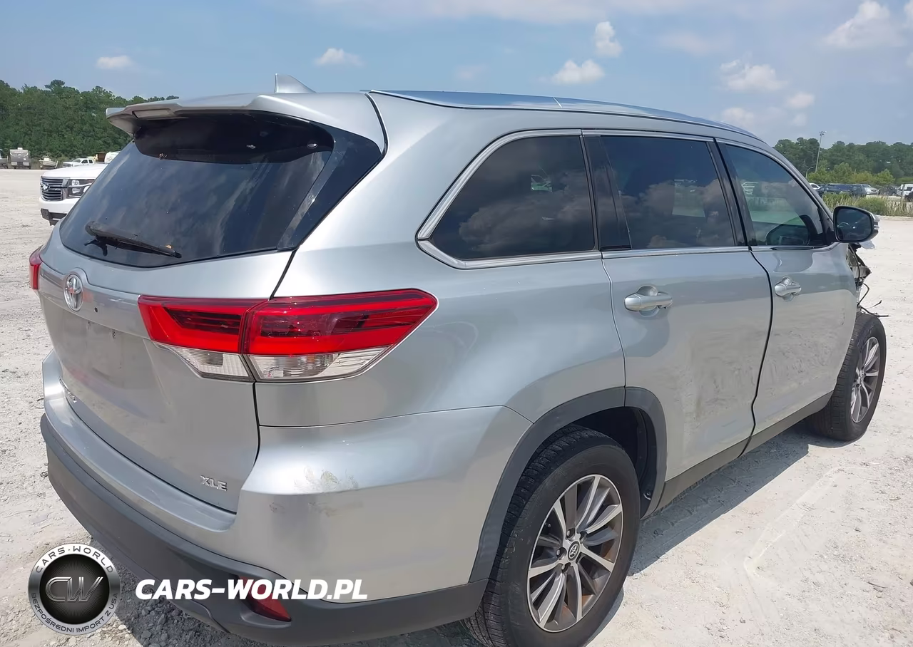 2019 Toyota Highlander Xle VIN:5TDKZRFH2KS561316 - 4