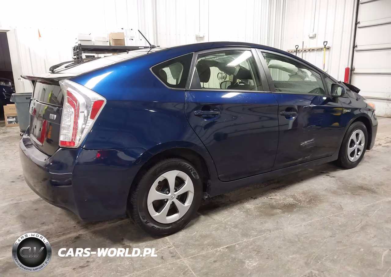 2014 Toyota Prius Two VIN:JTDKN3DU2E1738523 - 4