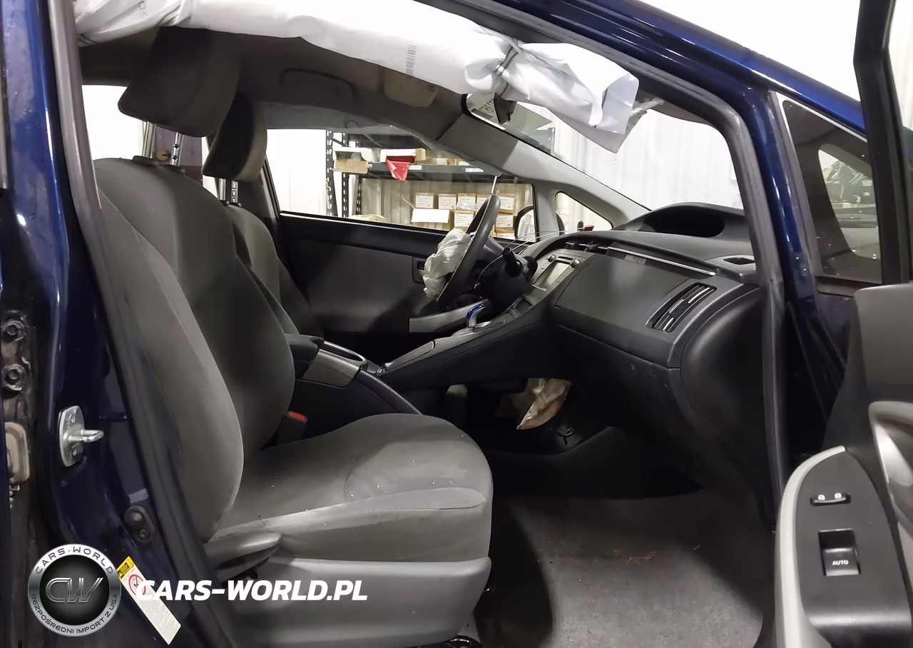 2014 Toyota Prius Two VIN:JTDKN3DU2E1738523 - 5