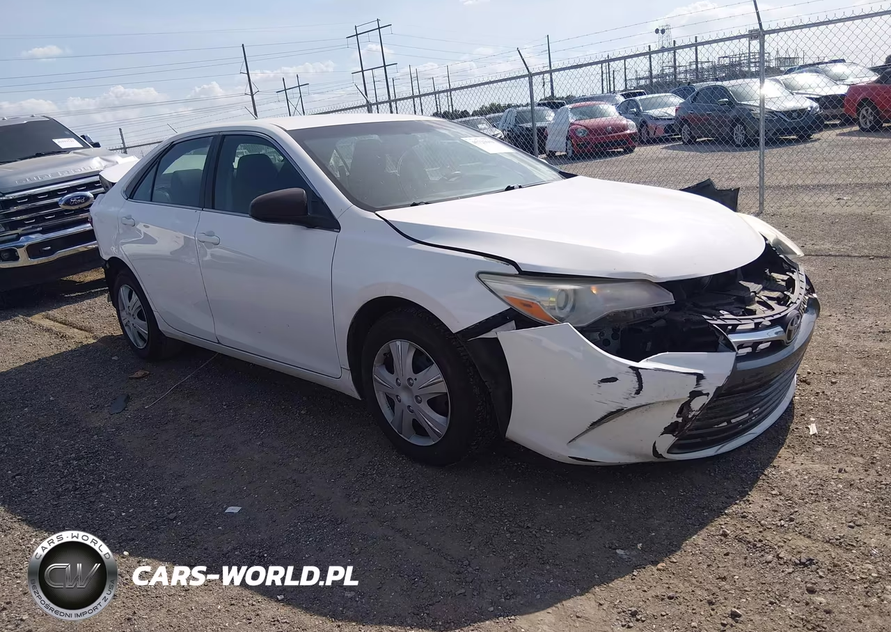 2015 Toyota Camry Le – zdjęcie 1 z 17