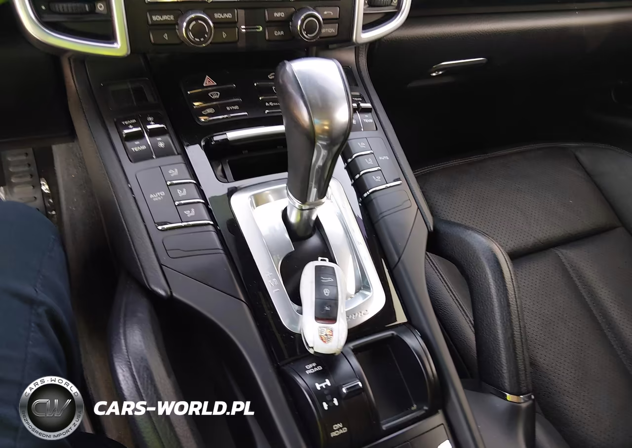 2016 Porsche Cayenne VIN:WP1AA2A29GKA37168 - 11