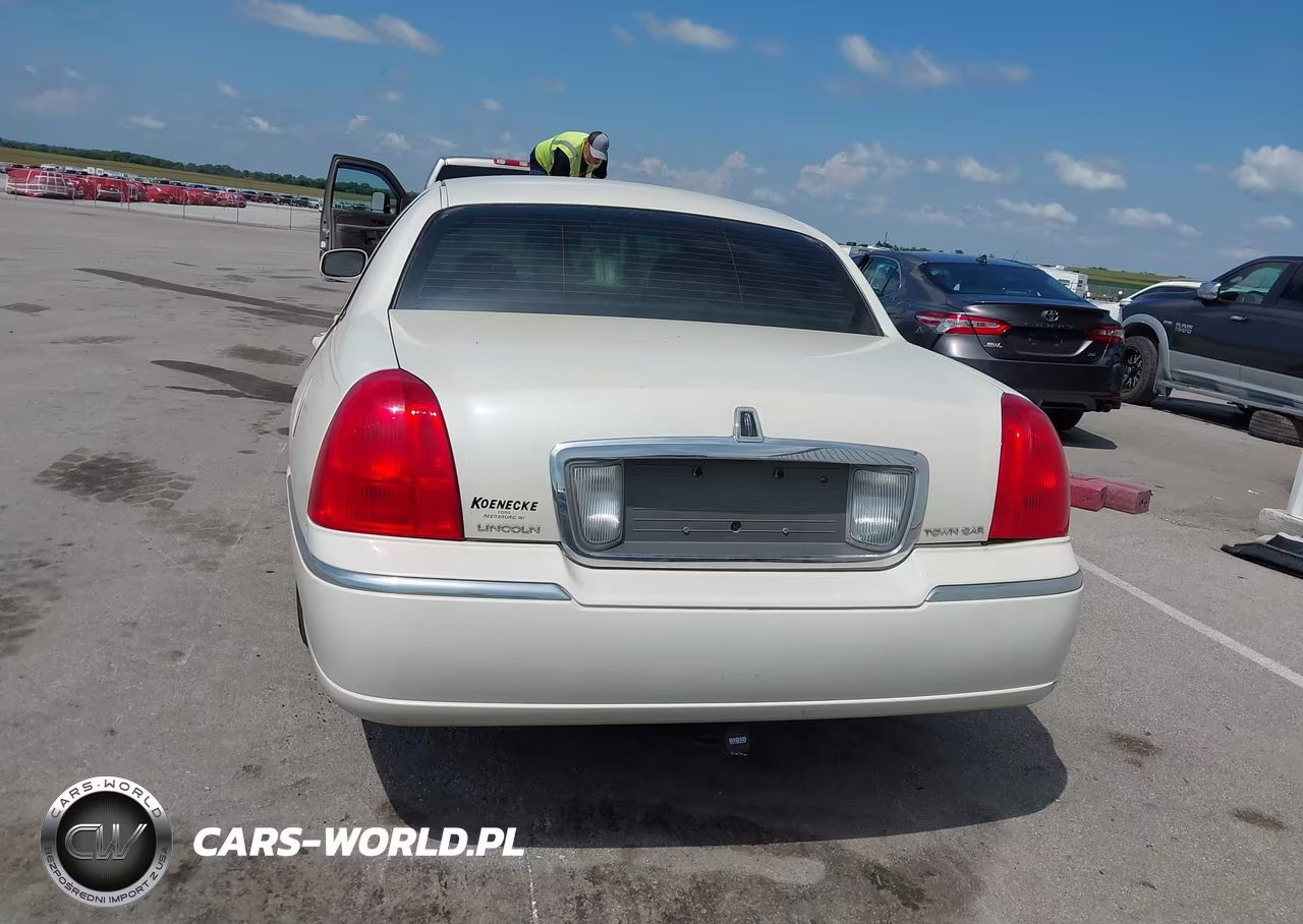 2006 Lincoln Town Car Signature Limited VIN:1LNHM82W06Y634342 - 16