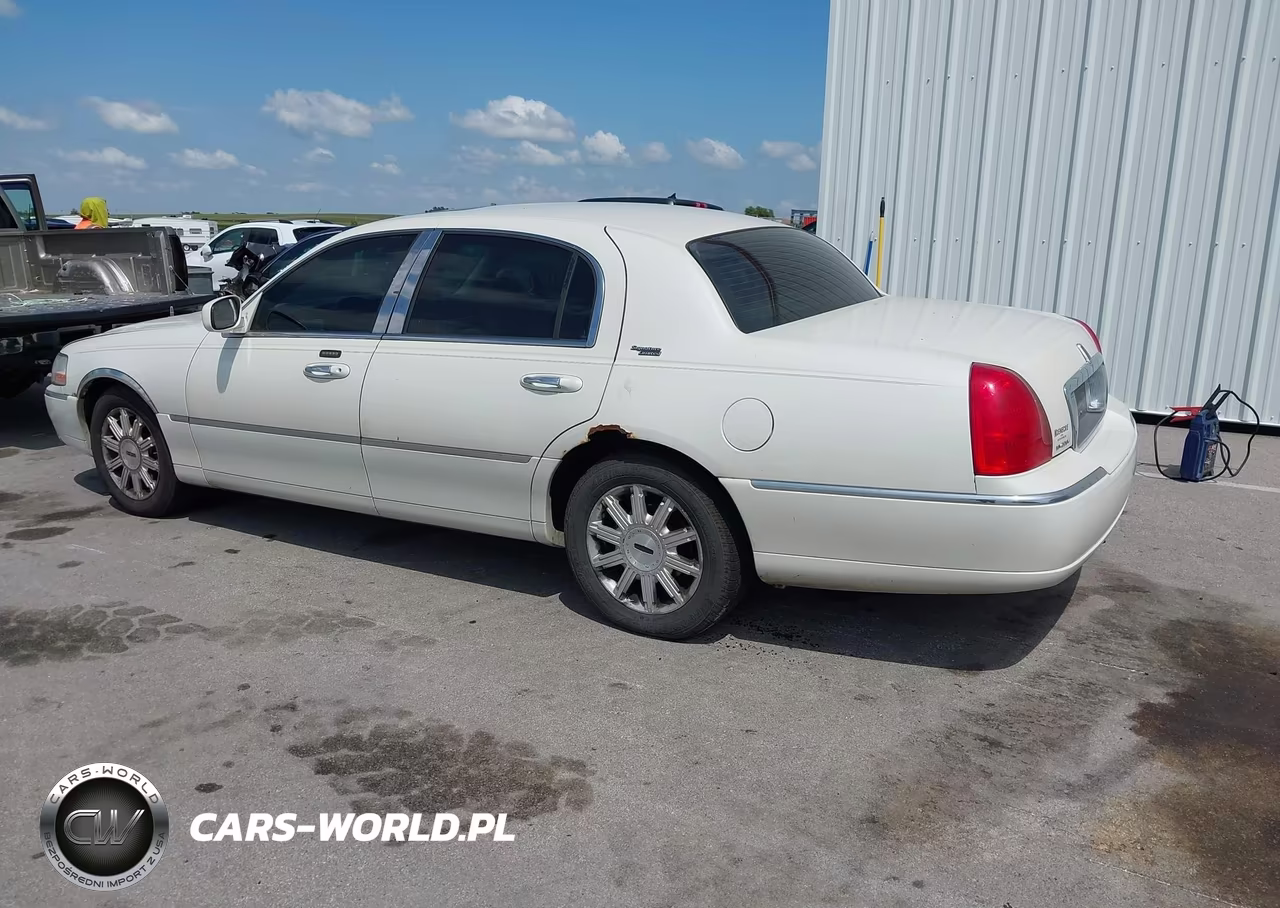 2006 Lincoln Town Car Signature Limited VIN:1LNHM82W06Y634342 - 3