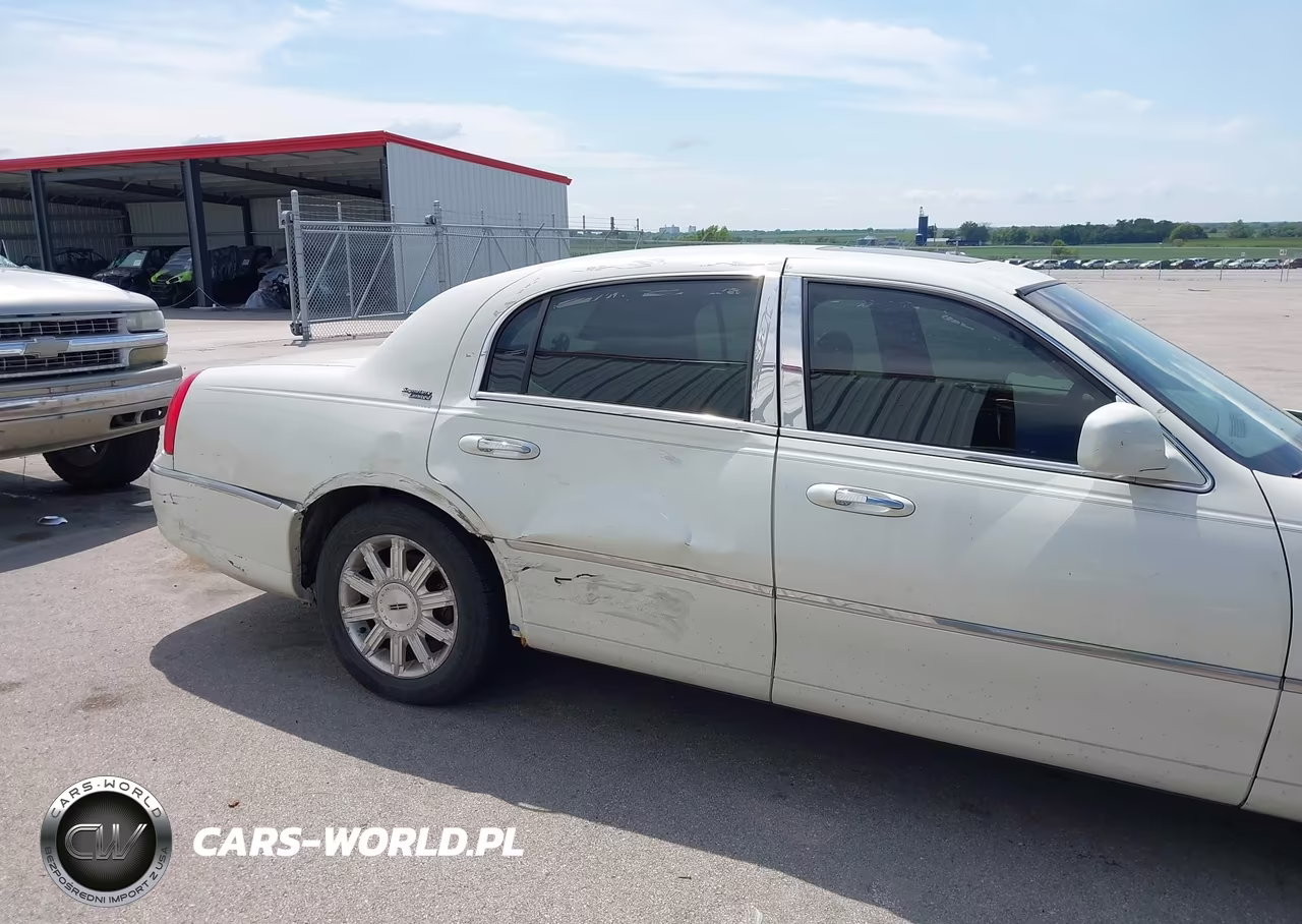2006 Lincoln Town Car Signature Limited VIN:1LNHM82W06Y634342 - 6