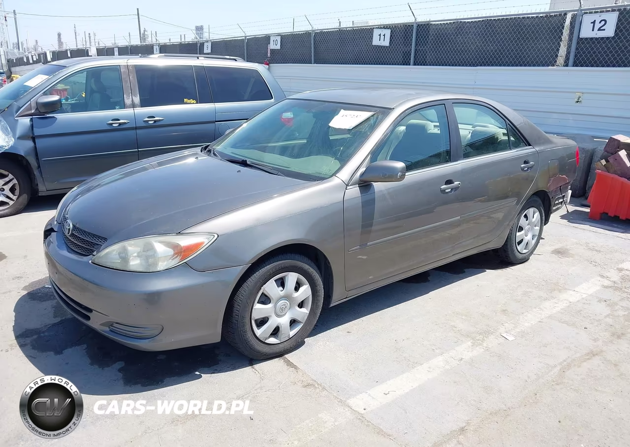 2002 Toyota Camry Le VIN:4T1BE32K82U635341 - 2