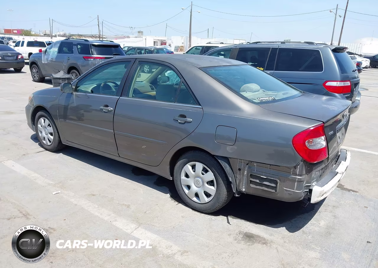 2002 Toyota Camry Le VIN:4T1BE32K82U635341 - 3