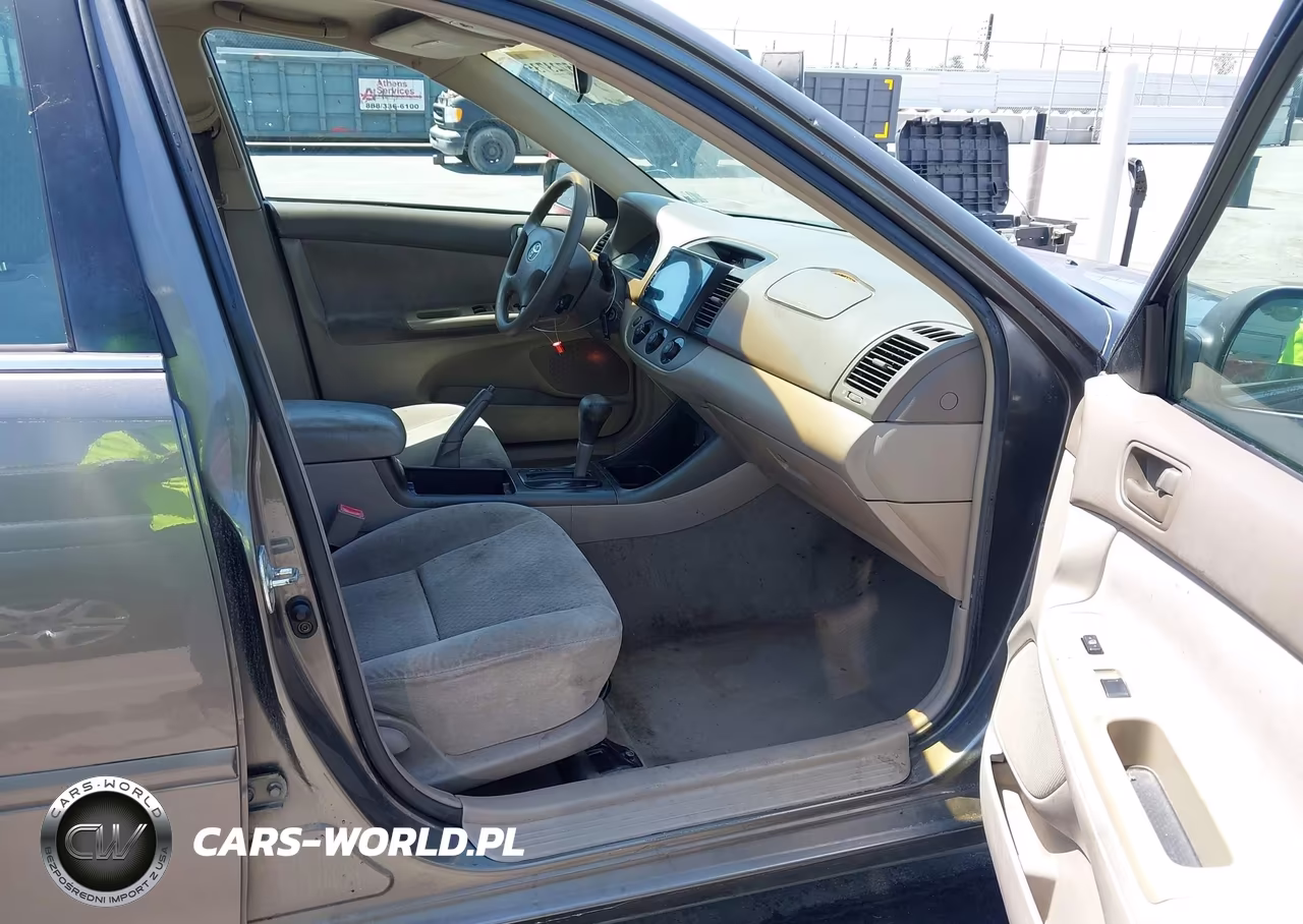 2002 Toyota Camry Le VIN:4T1BE32K82U635341 - 5
