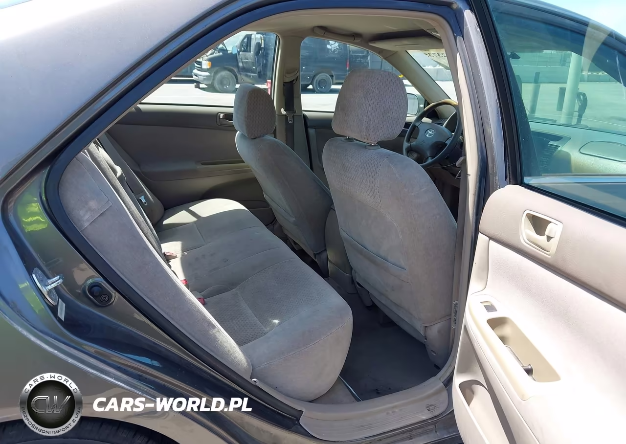 2002 Toyota Camry Le VIN:4T1BE32K82U635341 - 8