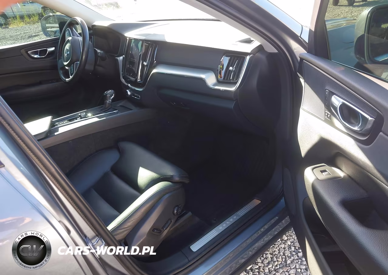 2019 Volvo Xc60 T5 Momentum VIN:LYV102RK9KB219243 - 18