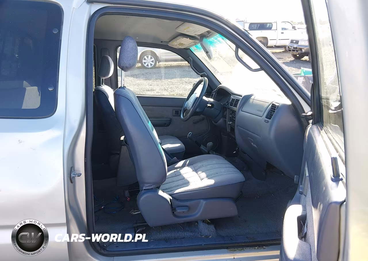 2000 Toyota Tacoma Base V6 VIN:5TEWN72N0YZ695573 - 5
