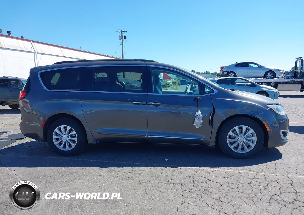 2017 Chrysler Pacifica Touring-L VIN:2C4RC1BG5HR539682 - 13