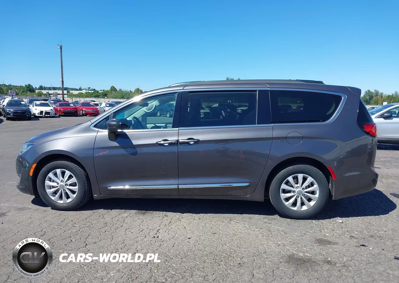 2017 Chrysler Pacifica Touring-L VIN:2C4RC1BG5HR539682 - 14