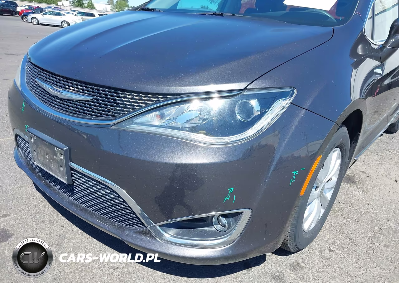 2017 Chrysler Pacifica Touring-L VIN:2C4RC1BG5HR539682 - 6