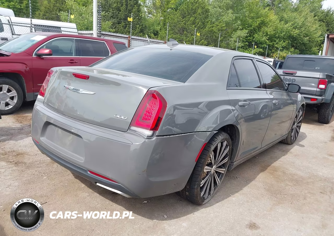 2017 Chrysler 300 Limited VIN:2C3CCAAG6HH668337 - 4