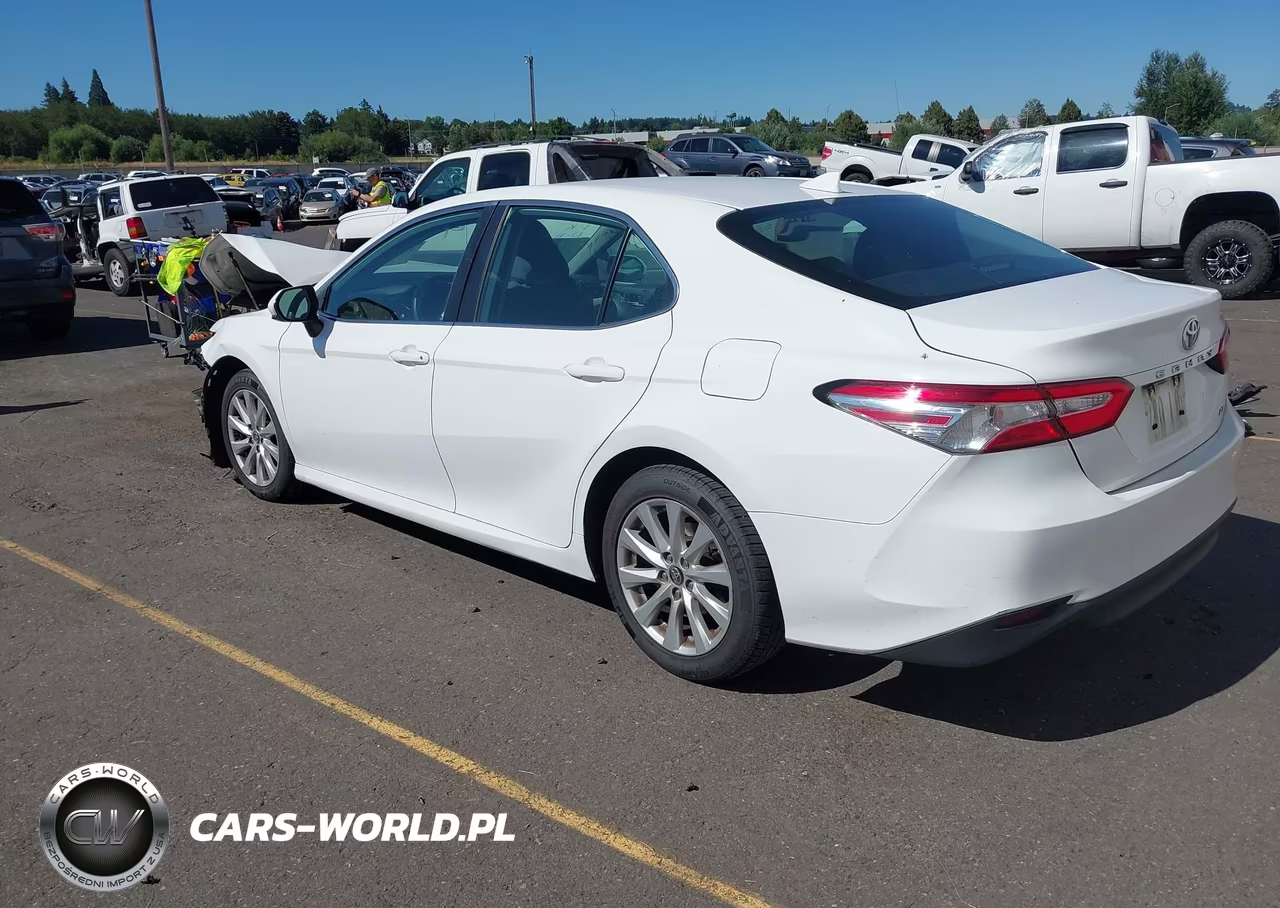 2019 Toyota Camry Le VIN:4T1B11HK3KU823885 - 3