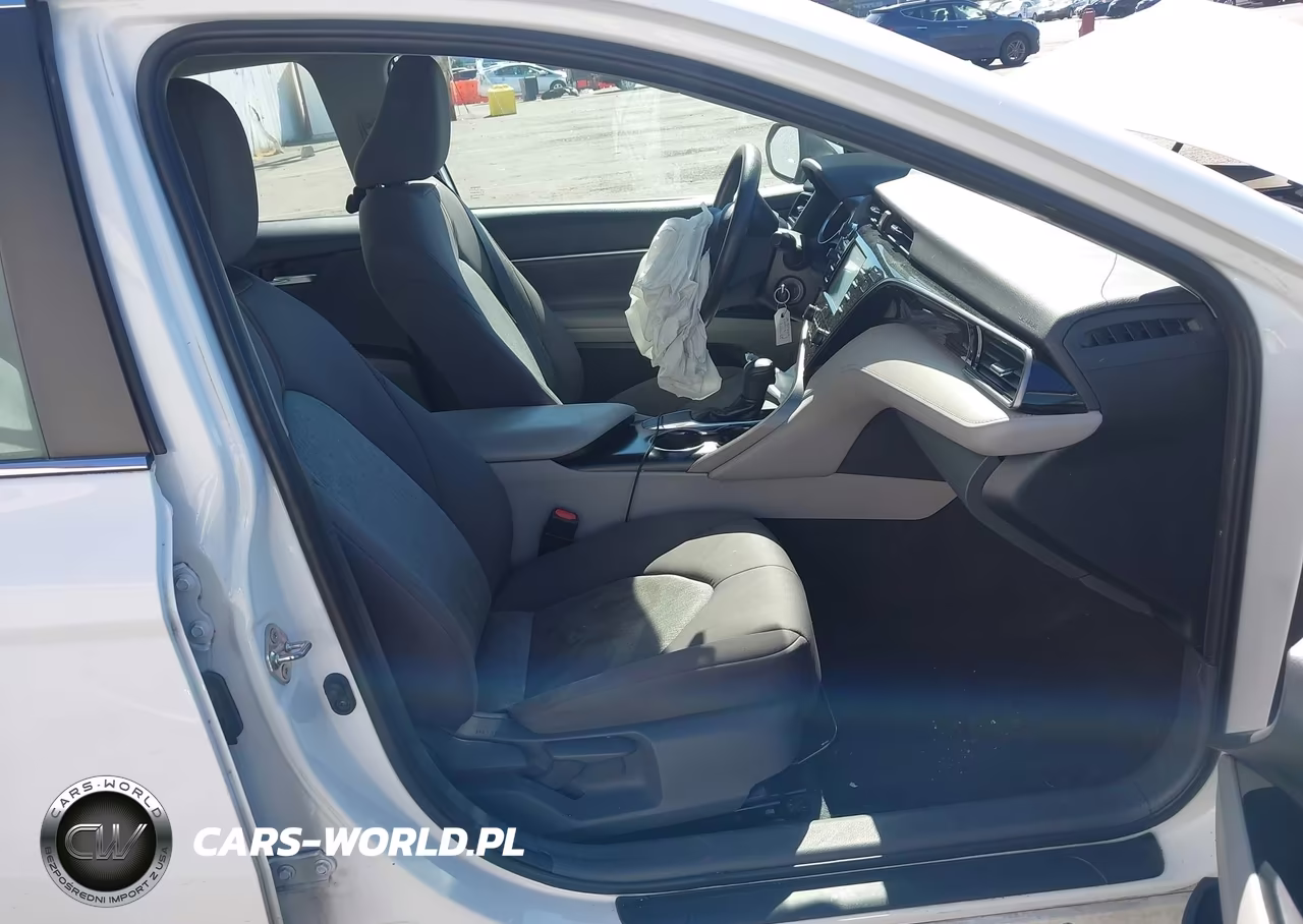 2019 Toyota Camry Le VIN:4T1B11HK3KU823885 - 5