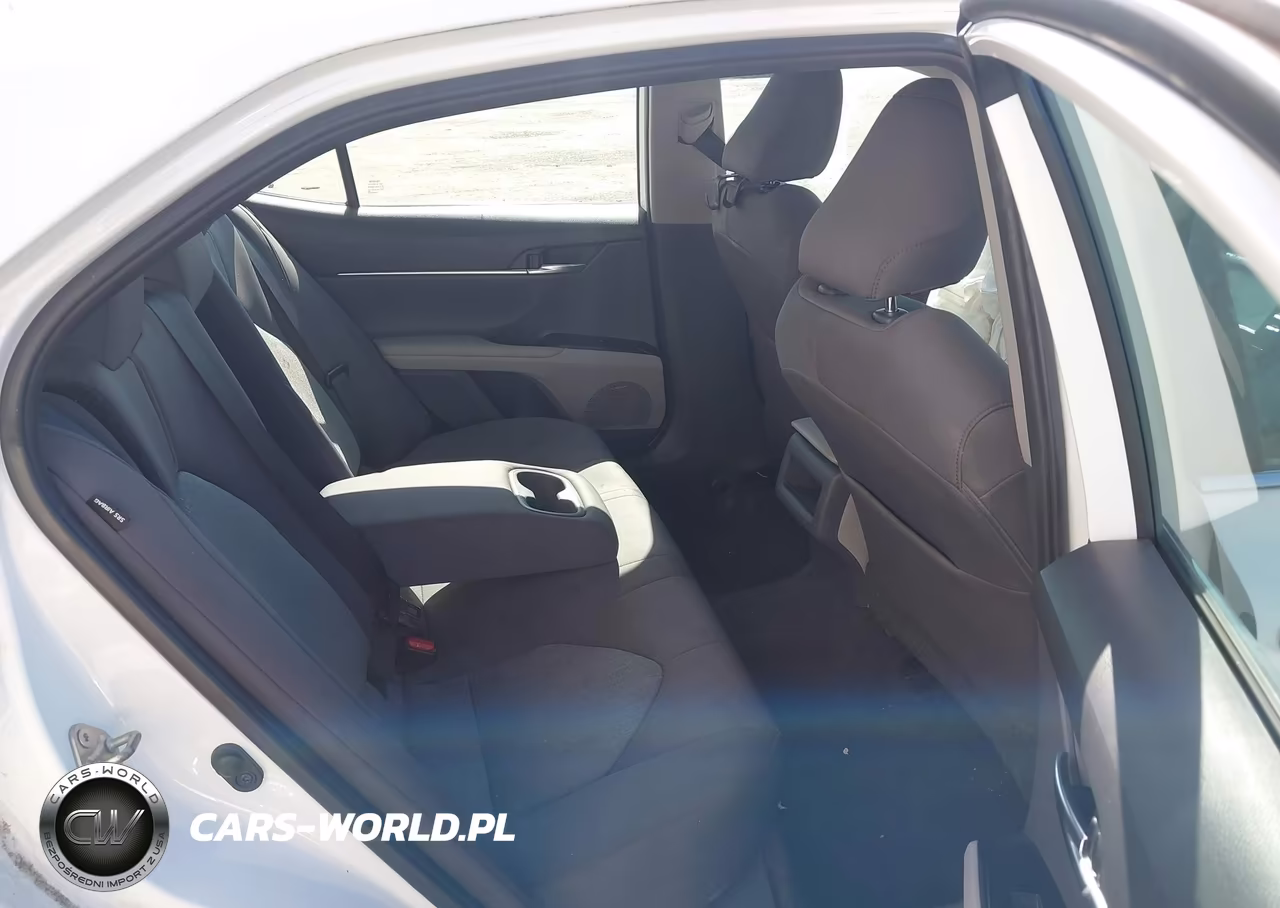 2019 Toyota Camry Le VIN:4T1B11HK3KU823885 - 8