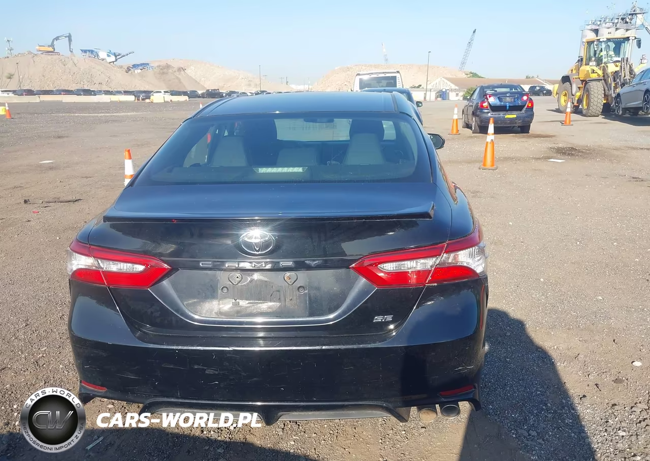 2018 Toyota Camry Se VIN:4T1B11HK2JU555443 - 16