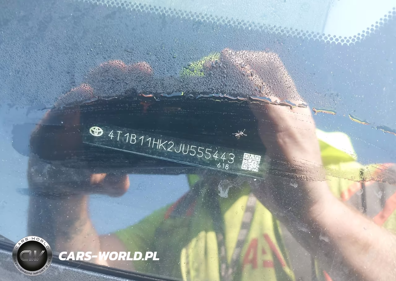 2018 Toyota Camry Se VIN:4T1B11HK2JU555443 - 17