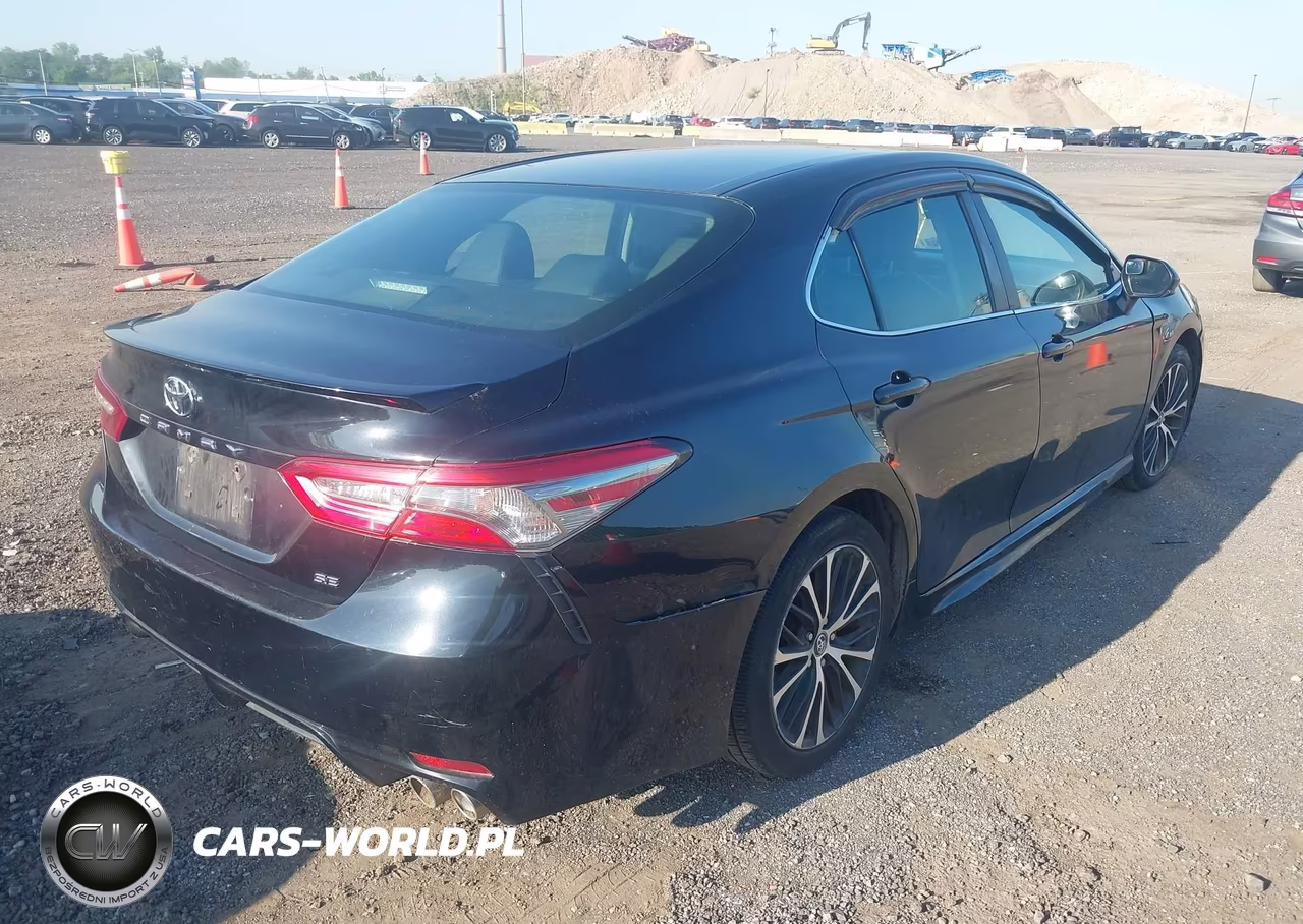 2018 Toyota Camry Se VIN:4T1B11HK2JU555443 - 4